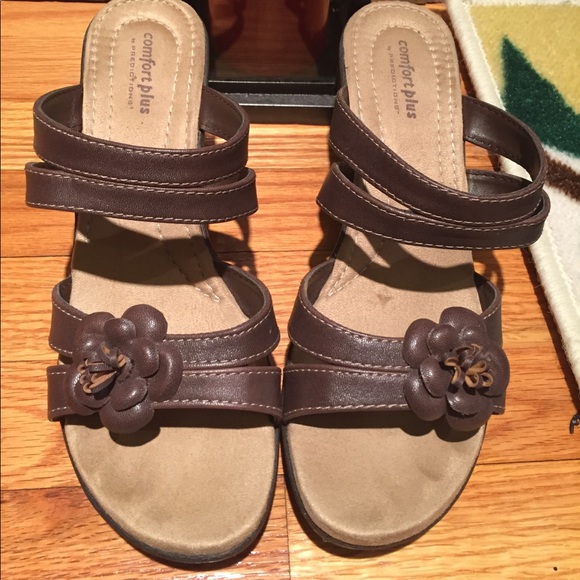 comfort plus by predictions sandals